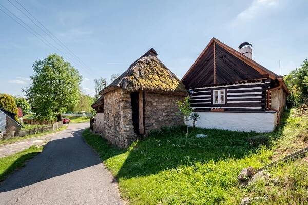 PRODÁNO PRODEJ CHATA DOLNÍ OSTROVEC U ORLÍKU - Andrea Kohoutová | realitní makléřka pro jižní Čechy 