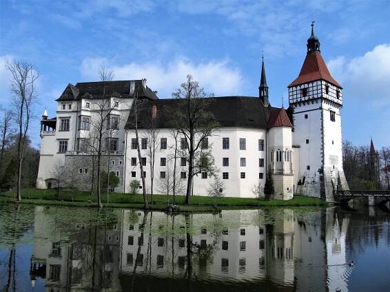 Soubor:Blatná, zámek (2).jpg – Wikipedie