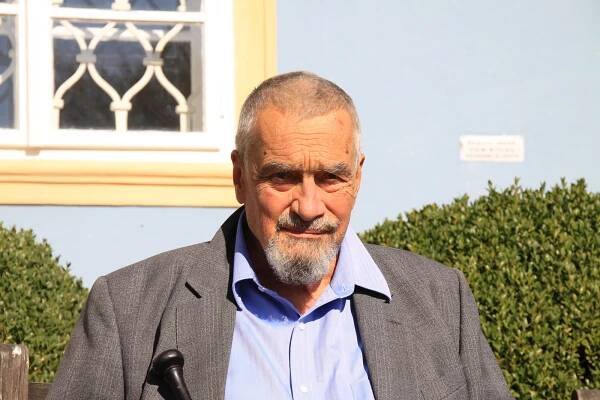 V Sýkořicích přišel k volbám také Karel Schwarzenberg