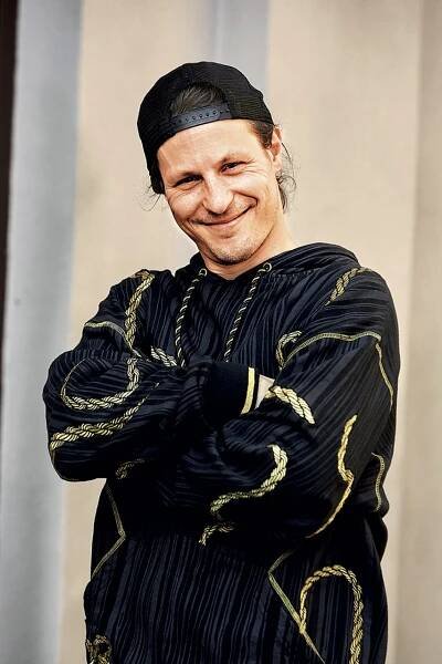 Svádí krásnou Mudrovou?