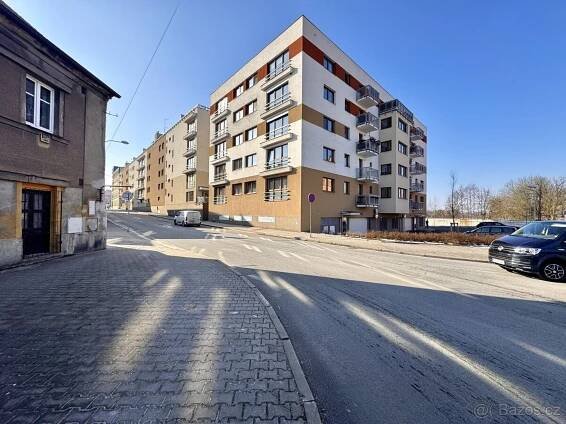 Novostavba bytu 3+kk (92 m²) s balkónem a zimní zahradou (s koupí krytého parkovacího stání v suterénu domu) - Plzeň - Jižní