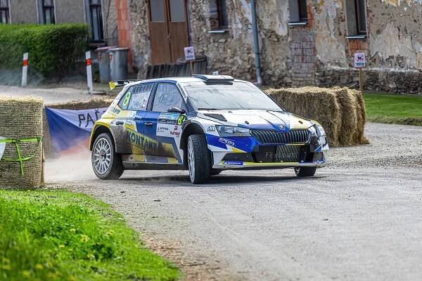 Pecha zastavily trable s hydraulikou, Rallye Šumava pak ovládl Kopecký