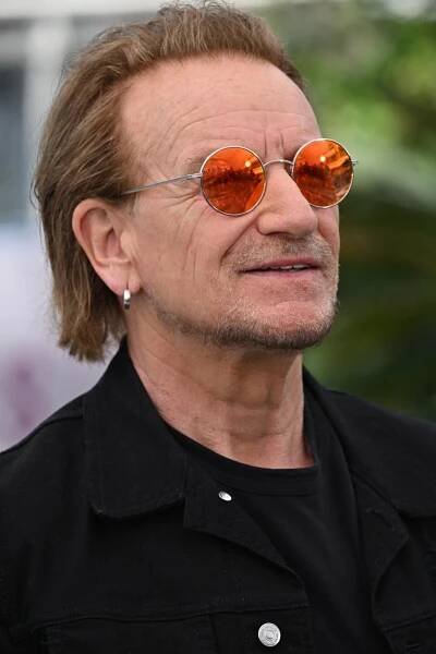 Bono issues call to ‘stop war’ as U2 perform Sunday Bloody Sunday at The Ivors | The Standard