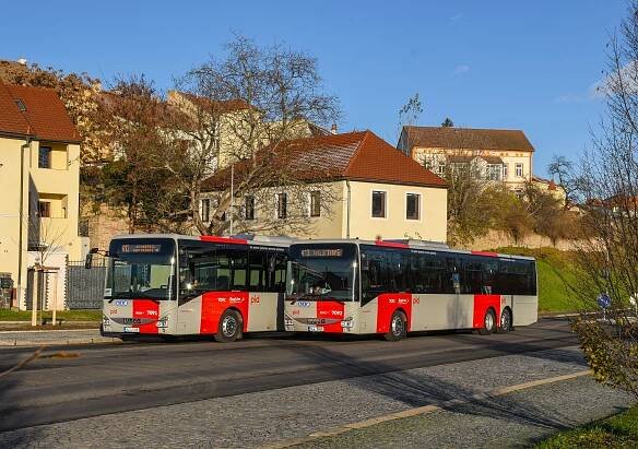 Na lince PID 413 budou počátkem týdne do provozu nasazeny čtyři nové moderní autobusy IVECO Crossway LE 14,5m