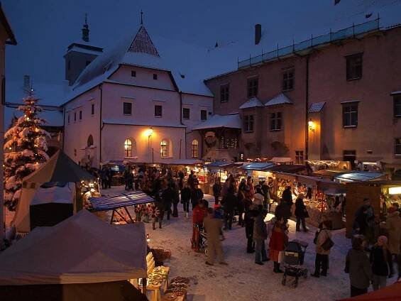 Adventní řemeslné trhy pod Rumpálem 2013 | Koncert | Akce | Strakonice