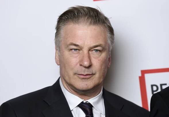 Alec Baldwin podal žalobu na prokurátorov, ktorí ho stíhali