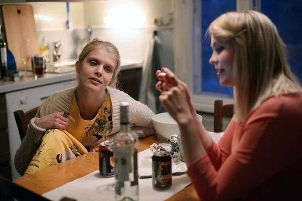 Donna - Shokkiherätys (E01) (2018)