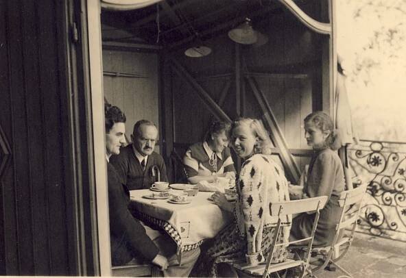 1942 Terrasse (Werner, Oskar, Erna Bock, Elisabeth)