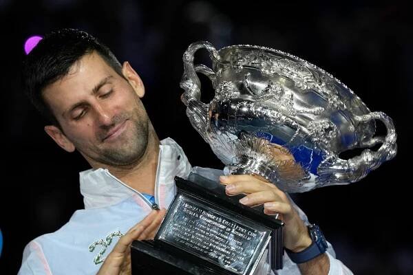 Djokovič vyhrál podesáté Australian Open a má 22. grandslamový titul