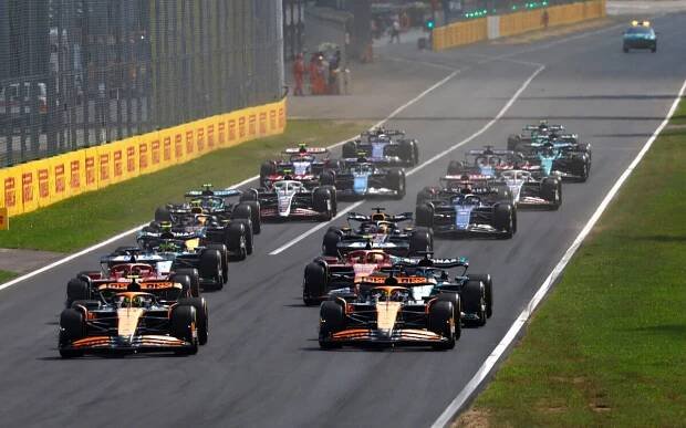 Zahřívací kolo trvalo neobvykle dlouho. Bottas chtěl pro Colapinta trest