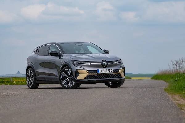 Loučení s dlouhodobým Renaultem Megane: Velmi schopný elektromobil srazila do kolen až tuhá zima