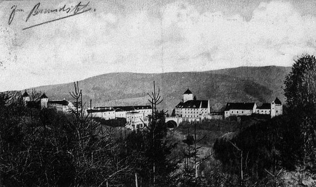 Veveří hrad, celkový pohled od jihu; před rokem 1909 (sbírka Pavla Fiedlera).