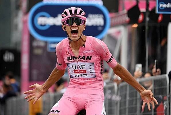 Giro d’Italia 2025: 17. etapu ovládl Del Toro v růžovém dresu - iDNES.cz