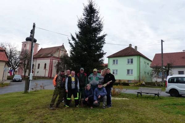 Rozsvěcování vánočního stromu - Oficiální stránky obce Mašovice