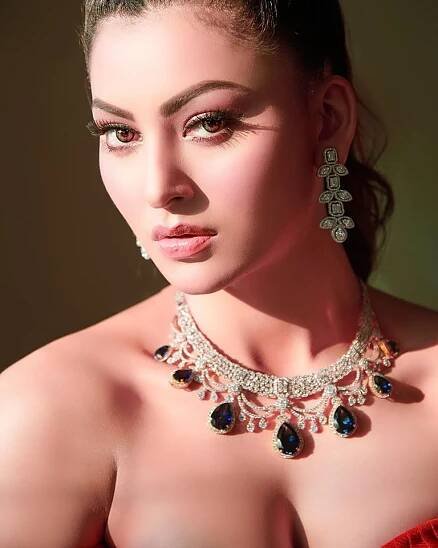 Urvashi Rautela Age, Height, Biography 2024 Wiki, Net Worth, Boyfriend - Trusted Networth of Famours Celeb...
