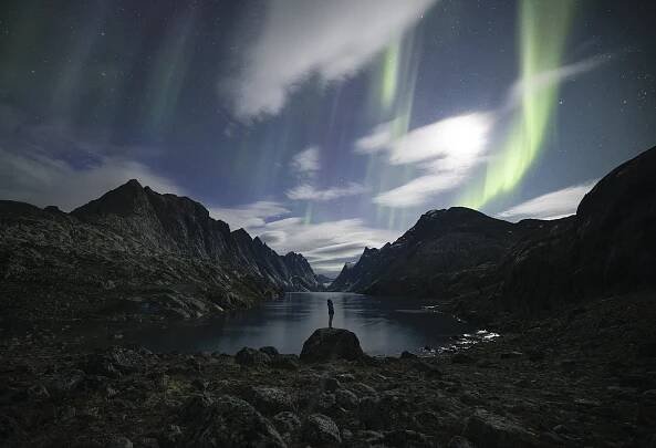 Spectacular northern lights over Inussuit Tasersuat near Maniitsoq - West Greenland
