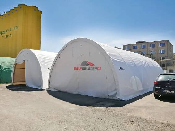 Plachtová hala šířka: 6,1 m, délka: 12,8 m, výška: 3,66 m, PVC 650g/m2, BÍLÁ SE ZEL. LEMEM