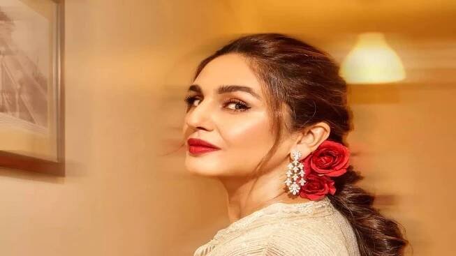 From Kareena Kapoor Khan to Sara Ali Khan: Beauty looks you need to try this Eid 2025