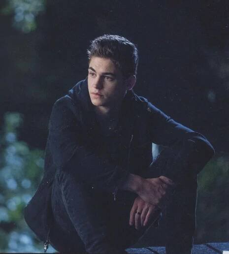 Close-up of Hardin Scott: A Shaded Solitude Wallpaper