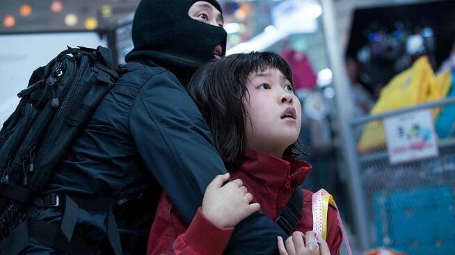 Steven Yeun, Seo-hyeon Ahn - Okja - Z filmu