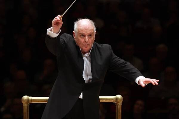Daniel Barenboim, Titan of Conducting, to Step Down in Berlin