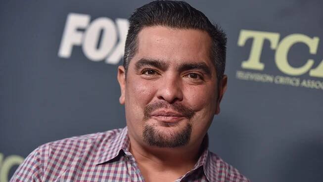 Aarón Sánchez's Favorite Fast Food Burger (And The Ingredient That Makes It Superior) - Food Republic