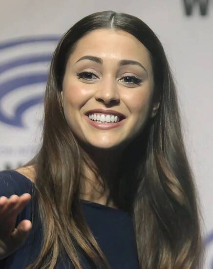 Soubor:Lindsey Morgan Wondercon 2016 cropped.jpg – Wikipedie
