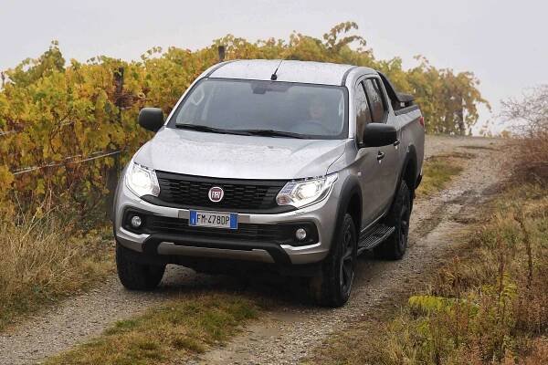 Fiat Fullback: Podrobné specifikace vozidel & Interaktivní nástroj pro srovnání