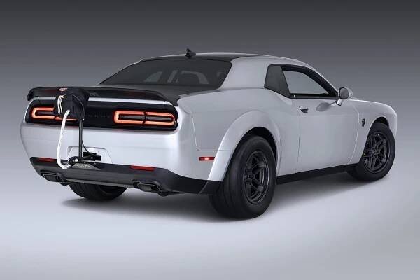 Rozloučení s osmiválcem HEMI: Přes 1000 koní pod kapotou Dodge Challenger SRT Demon 170