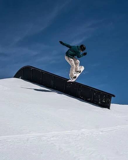 Zákazník @irinaruegg v Blizzard W Bunda na Snowboard Dámské Bottle Green