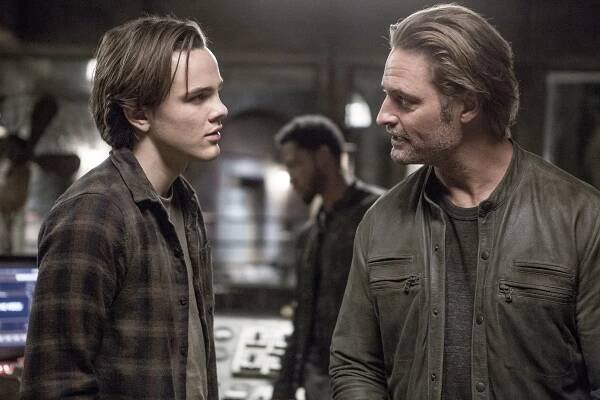 Okupovaná kolonie - The Garden of Beasts - Z filmu - Alex Neustaedter, Josh Holloway