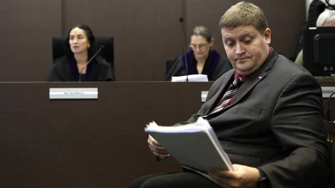 Čtyři advokáti, desítky hodin grilování znalců. Přesto má jít šéf komory detektivů za zneužití skautek do vězení