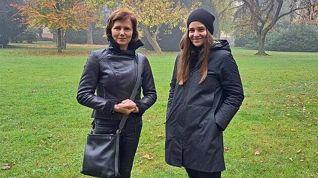 Moderátorka pořadu 13. komnata Zuzana Burešová s dcerou Radky Folprechtové Emmou (2022)