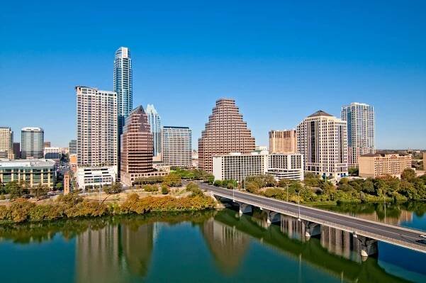 Austin: město v USA, hlavní město členského státu Texas