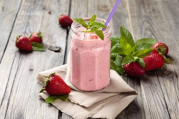 Smoothie s jahodami a mátou - ikura.cz