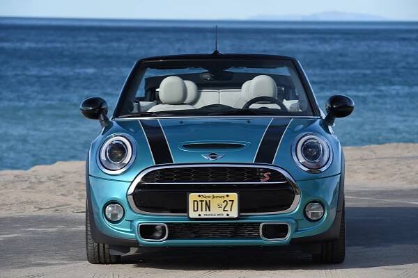 Mini One & Cooper Cabrio: Podrobné specifikace vozidel & Interaktivní nástroj pro srovnání