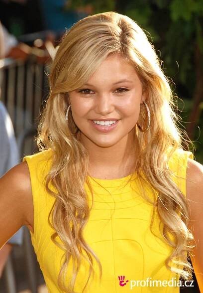Olivia Holt - celebrity účes - HappyHair