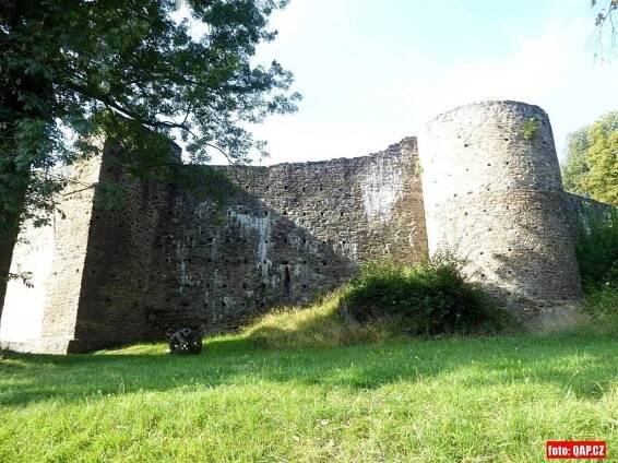Tip na výlet: Hrad a zámek Klenová s galerií pod širým nebem – FOTKY - QAP.cz