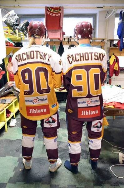 HC Dukla Jihlava – Předsezonní Fans Day Dukly Jihlava provázela dobrá nálada. Byl pokřtěn dres, hráči rozdali stovky podpisů