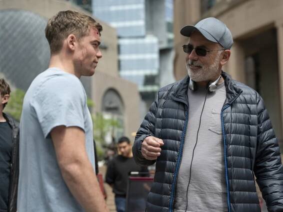 Noční agent - Série 1 - Podávat za studena - Z natáčení - Gabriel Basso, Adam Arkin
