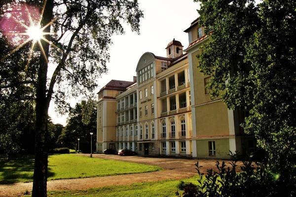 Hotelová škola
