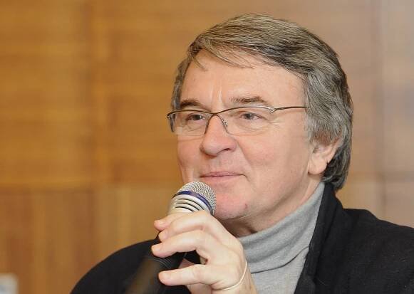 Vo veku 77 rokov zomrel Vlastimil Harapes, jeden z najvýznamnejších a najslávnejších českých baletných majstrov....