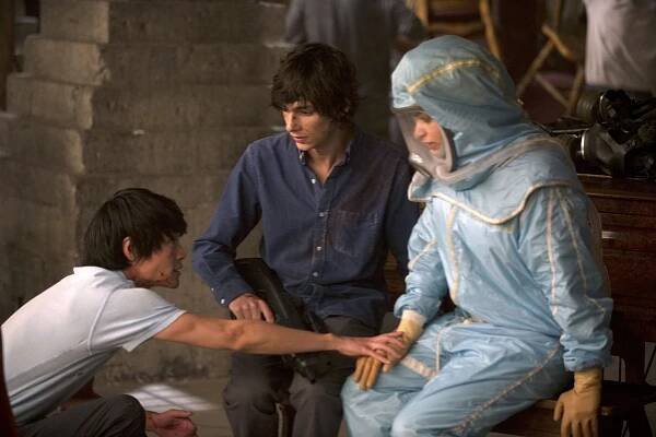 Prvních 100 - Resurrection - Z filmu - Christopher Larkin, Devon Bostick, Eve Harlow