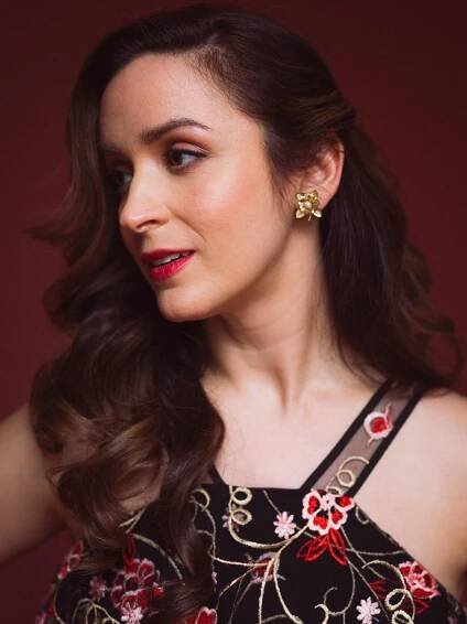 Media — Cristina María