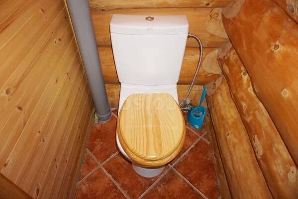 samostatné WC v přízemí