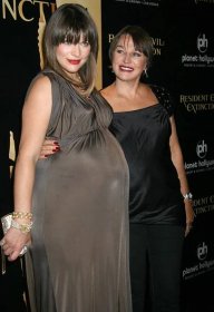 Pictured pregnant with her mom Galina Aleksandrovna Loginova at the premiere of Resident Evil: Extinction in Las Vegas on September 20, 2007, Milica Bogdanovna Jovovich gave birth to her first child, Ever Gabo Anderson, at Cedars-Sinai Medical Center in Los Angeles on November 3, 2007