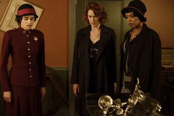 Záhady Frankie Drakeové - Pevná pouta - Z filmu - Rebecca Liddiard, Lauren Lee Smith, Chantel Riley