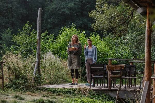 Osada - Epizoda 3 - Z filmu - Ivana Chýlková, Šárka Krausová