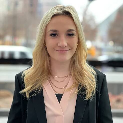 Melanie Eszter, BA 2022 - NYU Journalism