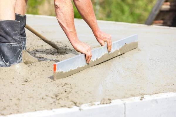 🧱 Kolik stojí kubík betonu – přehled cen, pevnostních tříd a praktické srovnání + kalkulačka